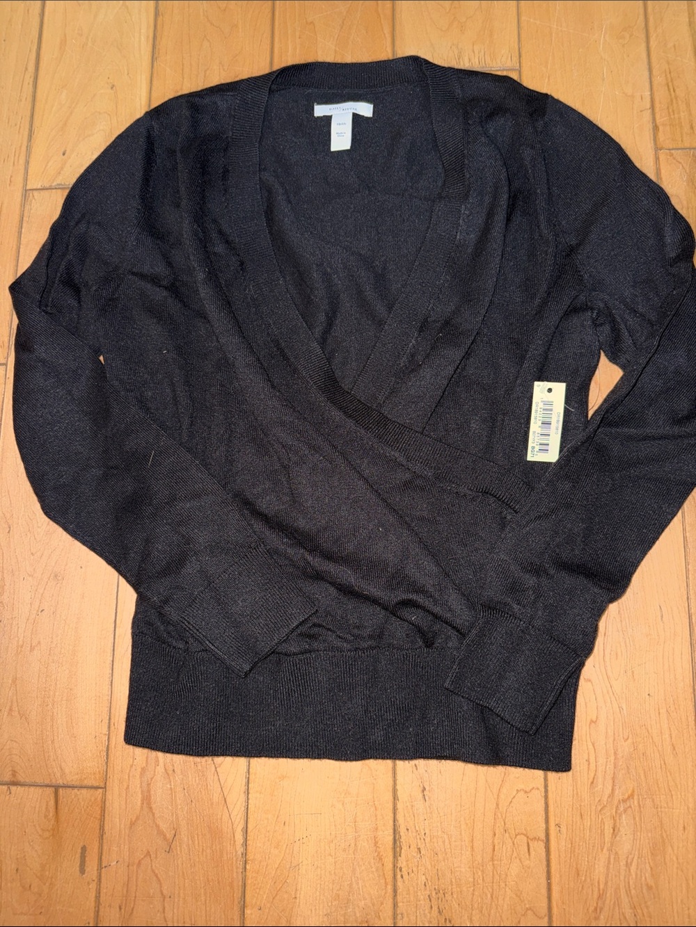 women’s  V-Neck Sweater in Black
